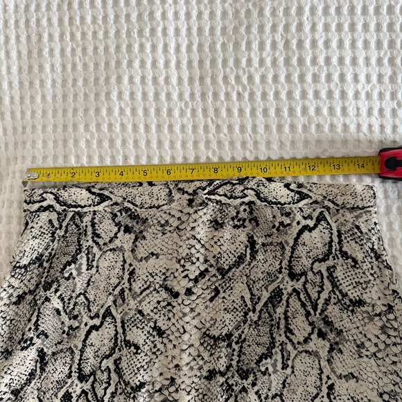 Reformation | Snake Print ‘Bea’ Midi Skirt | Size 6 - Picture 11 of 11